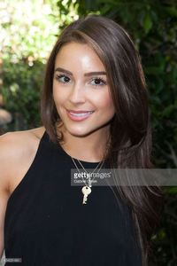 olivia-culpo-attends-nick-jonas-rehearses-in-los-angeles-for-his-new-picture-id454001494.jpg