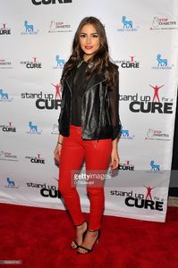 olivia-culpo-attends-stand-up-for-a-cure-2013-at-madison-square-on-picture-id166849144.jpg