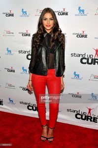 olivia-culpo-attends-stand-up-for-a-cure-2013-at-madison-square-on-picture-id166849152.jpg