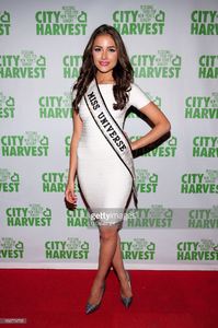 olivia-culpo-attends-the-19th-annual-city-harvest-an-evening-of-at-picture-id166774795.jpg