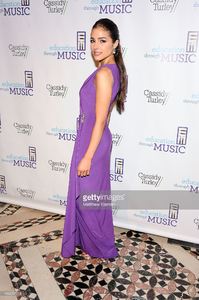 olivia-culpo-attends-the-2013-education-through-music-benefit-gala-at-picture-id166257618.jpg