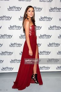 olivia-culpo-attends-the-jeffrey-fashion-cares-10th-anniversary-at-picture-id165307967.jpg
