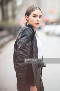 olivia-culpo-is-wearing-tods-skirt-and-bag-jbrand-tshirt-unravel-bra-picture-id519456416.jpg