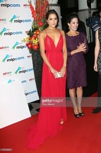 olivia-culpo-miss-univers-2012-miss-usa-2012-arrives-at-the-mipcom-picture-id457926626.jpg