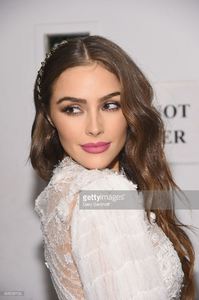 olivia-culpo-poses-backstage-at-the-marchesa-fashion-show-during-picture-id635539126.jpg