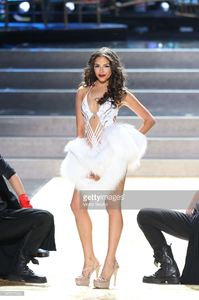 olivia-culpo-poses-on-stage-wearing-yamamay-million-dollar-swimsuit-picture-id187517032.jpg