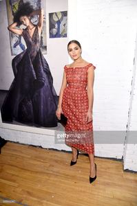 olivia-culpo-posese-backstage-at-the-zac-posen-collection-during-new-picture-id635343080.jpg