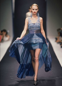 paco-rabanne-hc-fw-1995-2.thumb.jpg.f22eedcf15da9139bd57cce5fc183266.jpg