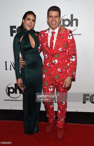 pageant-judges-miss-universe-2012-olivia-culpo-and-blogger-perez-picture-id502541872.jpg