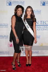 personality-lori-stokes-and-miss-usa-2012-olivia-culpo-attend-the-picture-id146192952.jpg
