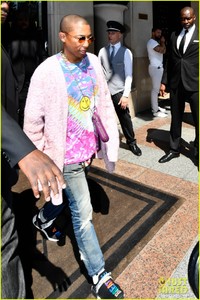 pharrell-williams-and-wife-helen-lasichanh-step-out-during-paris-fashion-week-03.jpg