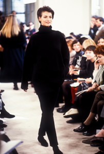 prada-fw-1990-3.thumb.png.e4cdf2d88c07644c49f080e61bf1772a.png