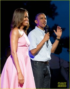 president-obama-bruno-mars-white-house-july-fourth-02.jpg