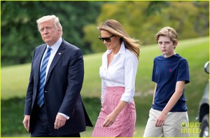 president-trump-melania-barron-depart-dc-for-fourth-of-july-04.jpg