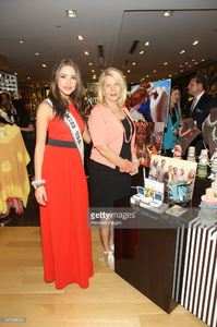 producer-francine-lefrak-founder-of-same-sky-poses-for-a-picture-with-picture-id147238042.jpg