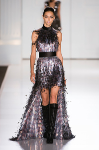 ralph-e-russo-hc-rf17-0088.thumb.jpg.f90a920be22e421402fbcb672473b158.jpg