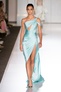 ralph-e-russo-hc-rf17-0458.thumb.jpg.802f408e2d0268fc3f8c344514b12410.jpg