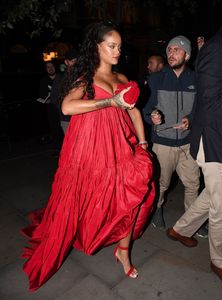 rihanna-arrives-at-the-st-martins-lane-hotel-in-london-07-24-2017-2.jpg