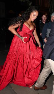 rihanna-arrives-at-the-st-martins-lane-hotel-in-london-07-24-2017-4.jpg