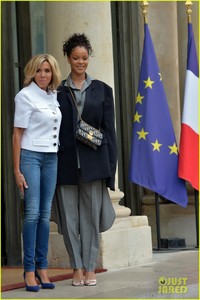 rihanna-meets-with-french-president-emmanuel-macron-03.jpg