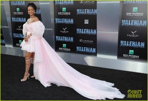 rihanna-stuns-in-pink-tulle-gown-at-valerian-premiere-12.jpg