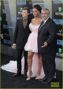 rihanna-stuns-in-pink-tulle-gown-at-valerian-premiere-14.jpg