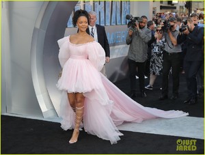 rihanna-stuns-in-pink-tulle-gown-at-valerian-premiere-15.jpg