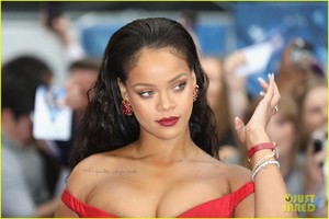 rihanna-works-blue-carpet-valerian-premiere-01.jpg