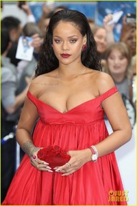 rihanna-works-blue-carpet-valerian-premiere-03.jpg