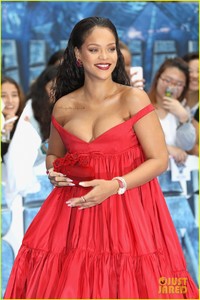 rihanna-works-blue-carpet-valerian-premiere-06.jpg