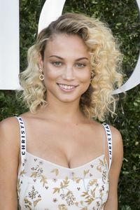 rose-bertram-christian-dior-fall-winter-2017-photocall-in-paris-07-03-2017-2.jpg