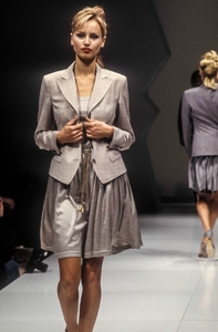 salvatore-ferragamo-ss-1995-2.thumb.jpg.7eaa04d2996a6d010ec9bf892dd7c8eb.jpg