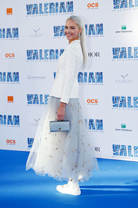 sasha-luss-attends-valerian-et-la-cite-des-mille-planetes-paris-at-picture-id822704008.jpg