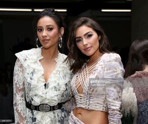 shay-mitchell-and-olivia-culpo-attend-zimmermann-during-new-york-on-picture-id635112014.jpg