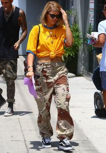 sofia-richie-street-style-leaves-crystal-store-in-la-07-19-2017-1.jpg