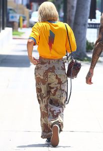 sofia-richie-street-style-leaves-crystal-store-in-la-07-19-2017-10.jpg