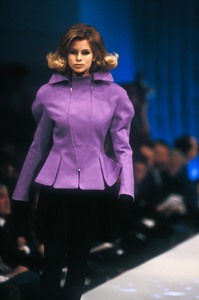 thierry-mugler-fw-1990-1.thumb.jpg.cb3ae2a9039edecf1946fdfc5b1ef9a1.jpg