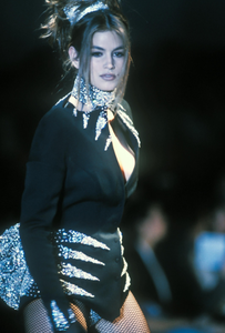 thierry-mugler-fw-1990-7_png_df2ed84b2fbdefee7fc15faa6aba4ce2.png