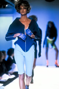 thierry-mugler-ss-1990-4.thumb.jpg.9492f7358e53867c905d986fb101fa12.jpg