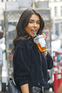 tn-madison-beer-outside-z100-nyc-28-jul-17-23.jpg