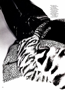us_elle_sept_1995_14.thumb.jpg.2d880a62cecd96bb2e131dc72347f05c.jpg