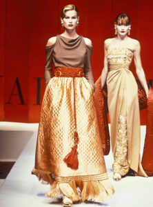 valentino-hc-aw-1993-6.thumb.png.62429f0393f6b45c3eb8bd59bd7062c4.png