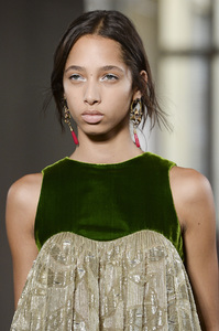 valentino-hc-clp-rf17-2866.thumb.jpg.34bdfb08e536020bb20bd16c2900eb41.jpg