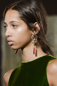 valentino-hc-clp-rf17-2872.thumb.jpg.acd286c2191aa7d97504e94c74bab402.jpg