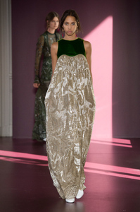 valentino-hc-rf17-2314.thumb.jpg.47fc76b7696c31b6ae98ba8ea7895adc.jpg
