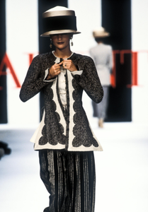 valentino-ss-1994-2.thumb.png.0d1d020096335299adab8b08022e8b26.png