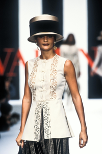 valentino-ss-1994-3.thumb.png.cb26b8a8e21ee459d5df4e022c3b44bc.png
