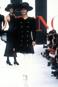 valentino-ss-1994-4.thumb.png.54107ceed0f59277097b11504cc249e0.png