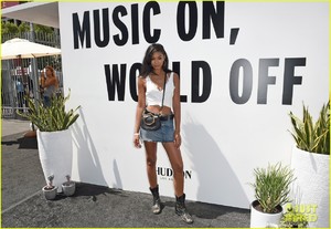 vanessa-hudgens-jaime-king-hudson-jeans-fyf-fest-06.JPG