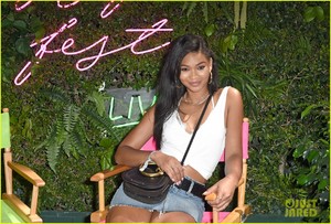 vanessa-hudgens-jaime-king-hudson-jeans-fyf-fest-08.JPG